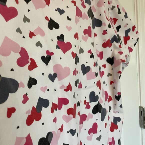White Cross Scrub Top Size Medium Valentines Heart Print Pink Red Pockets EUC - Picture 5 of 7